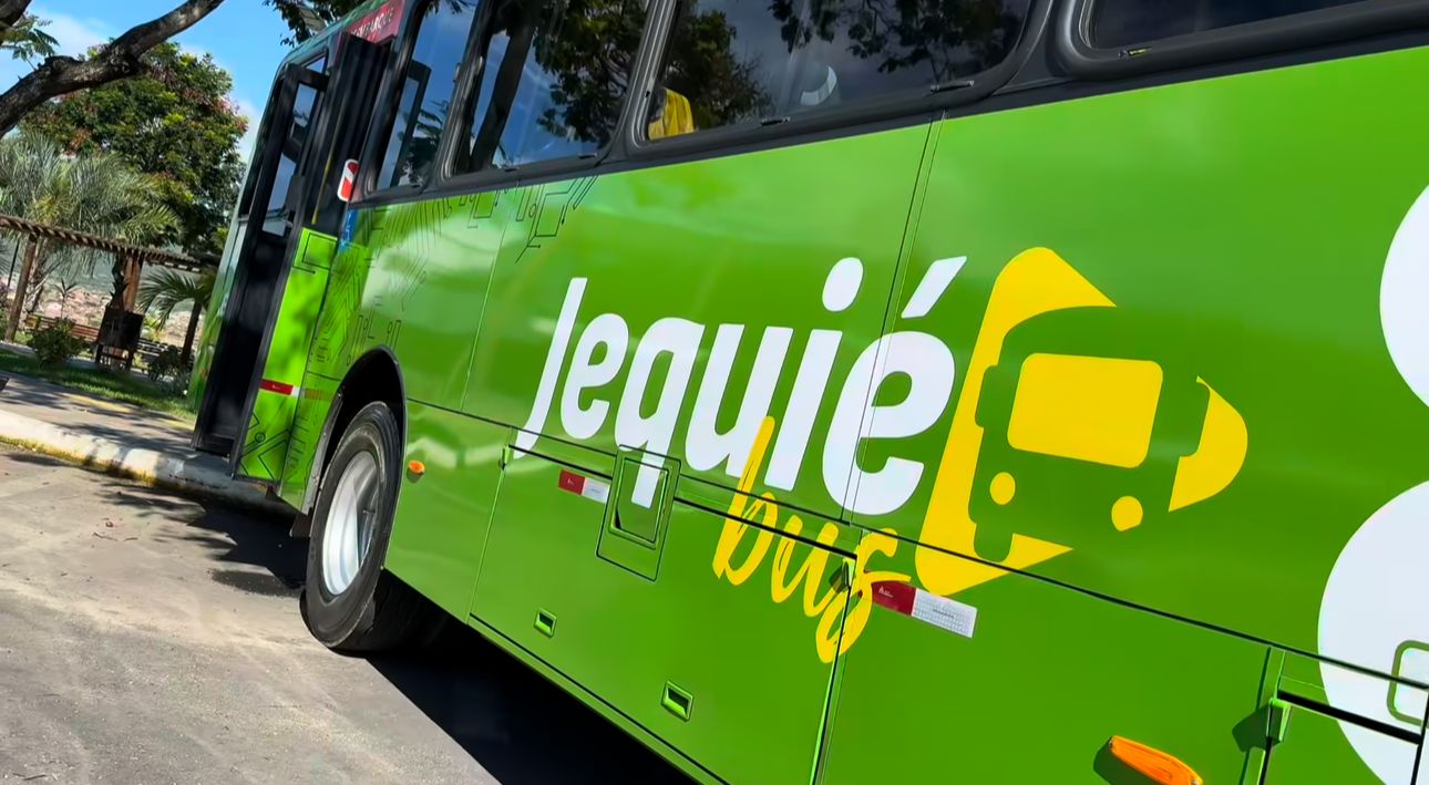 A SUMTRAN acaba de disponibilizar 2 ônibus semi-novos para reforçar o transporte público do município